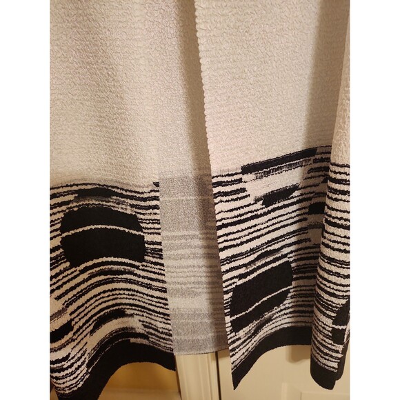 Chico's Travelers Collection Black & White Crinkle Top 1 Hook Size 1 US 8 - Picture 6 of 9